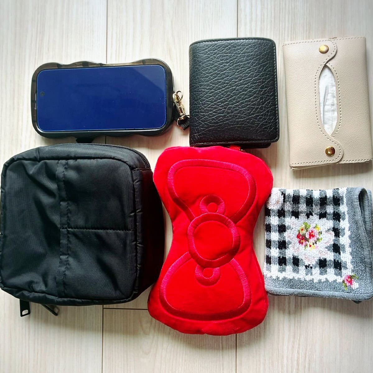 『メゾンスペシャル×ハローキティ』のリボンポーチを投入したら、一気に華やかに！