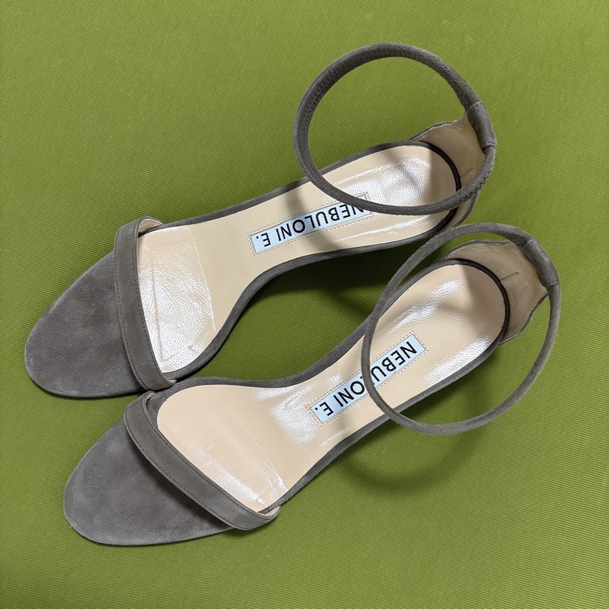 定番の【NEBULONI.Eのサンダル】は安定の履きやすさと美しいデザイン