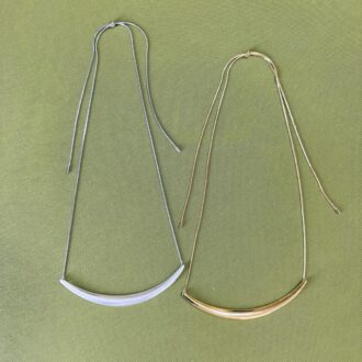 【Demi-Luxe BEAMS】クレセントムーンネックレス.Mは、ゴールドとシルバーを色違いで購入