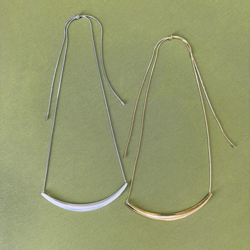 【Demi-Luxe BEAMS】クレセントムーンネックレス.Mは、ゴールドとシルバーを色違いで購入