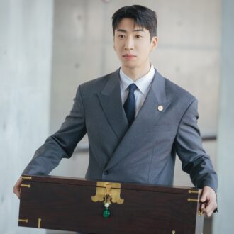 イアン大君の補佐官チェ・ヒョン（キャスト：ユ・スビン）