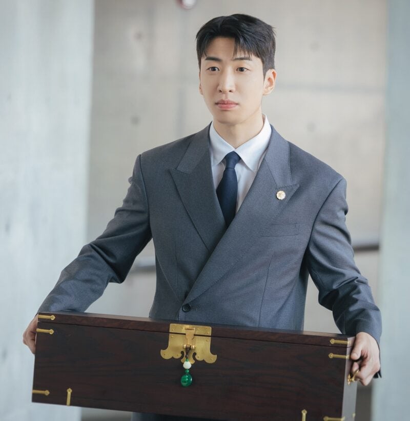 イアン大君の補佐官チェ・ヒョン（キャスト：ユ・スビン）