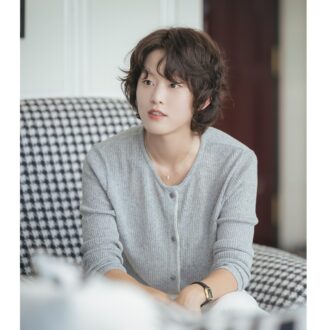 キャッスルビューティー秘書室のト・ヘジョン（イ・ヨン）