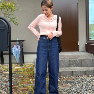 気恥ずかしさのない足元からの“赤”で気分を一新！