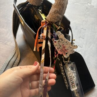 5分で完成！針も糸もいらない、簡単【バッグチャーム】作り｜かがやき隊 藤野翠