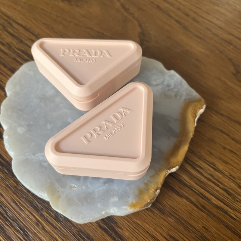 見た目も可愛い、マルチユースチーク「プラダ タッチ」