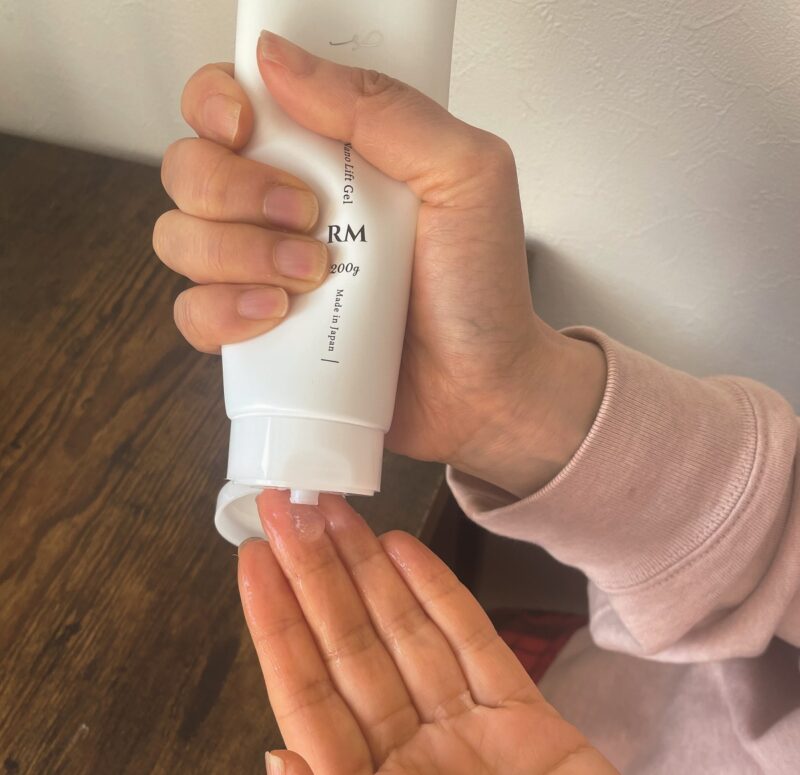 専用ジェルを使用します