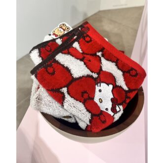 ＜HELLO KITTY＞タオルハンカチ　フェイス/リボン　1,650円(税込)