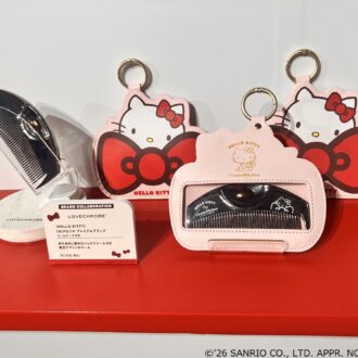 ＜HELLO KITTY＞（Ｒ）ＰＧツキ　プレミアムブラック　コームケース付き 【LOVECHROME】　7,920(税込)