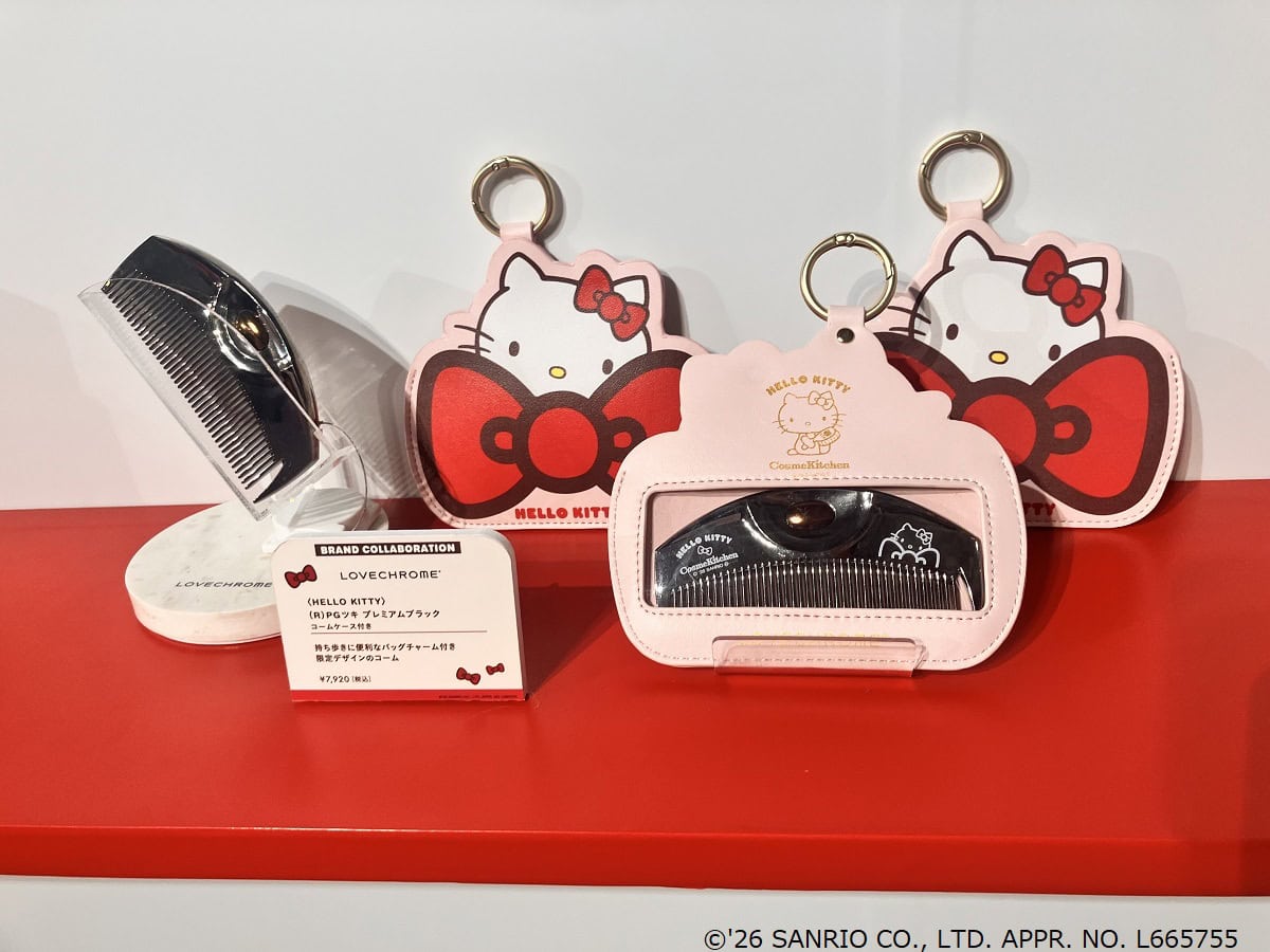 ＜HELLO KITTY＞（Ｒ）ＰＧツキ　プレミアムブラック　コームケース付き 【LOVECHROME】　7,920(税込)