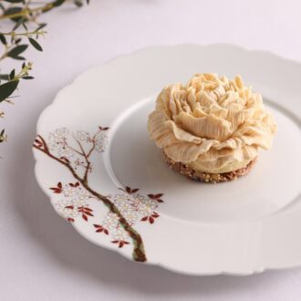 マダガスカル産バニラとピーカンナッツのフラワーケーキ