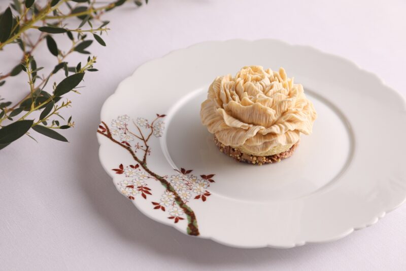 マダガスカル産バニラとピーカンナッツのフラワーケーキ