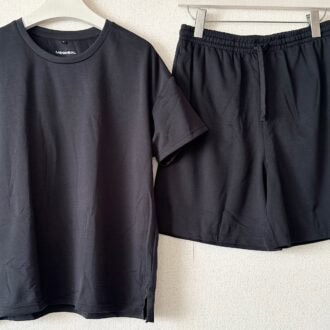 ワークマンのリカバリーウェア「メディヒール」2026年春夏商品：レディースブラックの半袖トップスとハーフパンツ