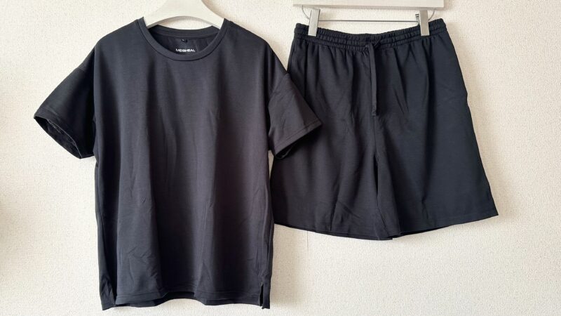 ワークマンのリカバリーウェア「メディヒール」2026年春夏商品：レディースブラックの半袖トップスとハーフパンツ