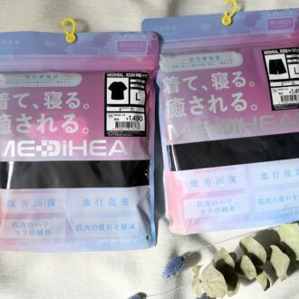 ワークマンのリカバリーウェア「メディヒール」2026年春夏商品：レディースブラックの半袖トップスとハーフパンツのパッケージ