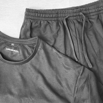 ワークマンのリカバリーウェア「メディヒール」2026年春夏商品：レディースブラックの半袖トップスとハーフパンツ