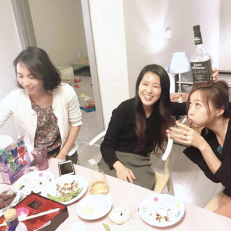 アメリカ駐在中、週末はママ友の家に子連れでお泊まり。夜は飲みながらおしゃべりも！