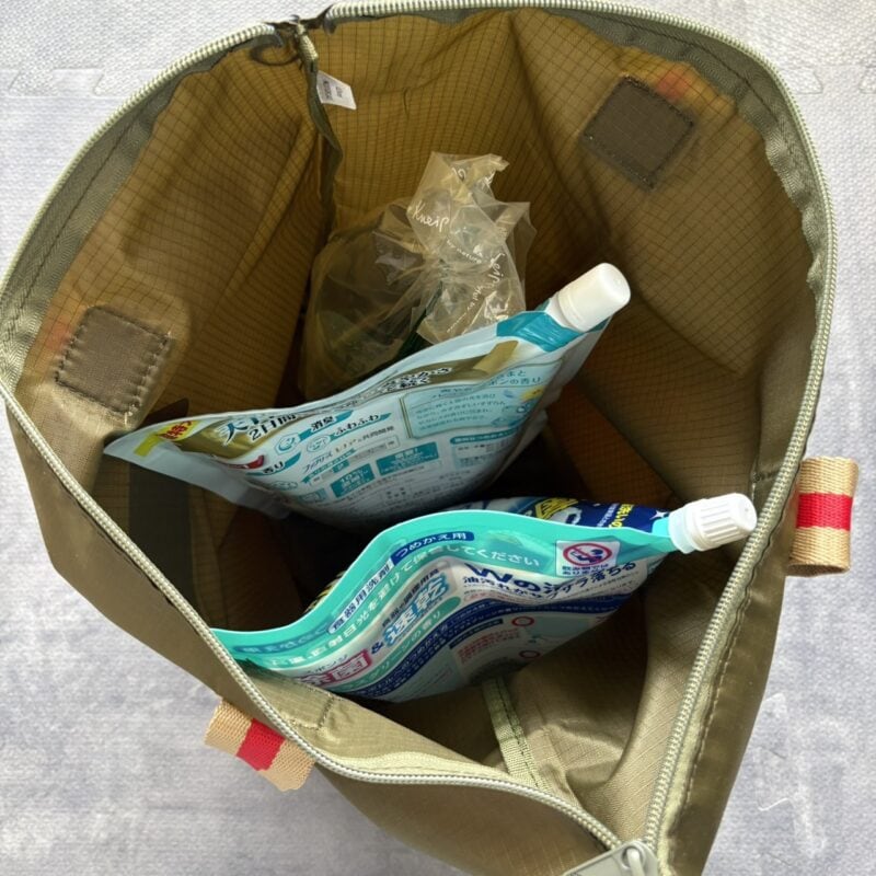 収納たっぷり　天ファスナー　安心