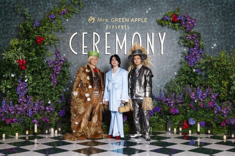 今年のMrs. GREEN APPLEは、「ヒーローズジャーニー（英雄の旅）」をテーマにした衣装で登場。DAY１は『オズの魔法使い』