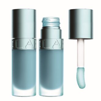 リップコンフォートオイル 00 クライオミント 7mL 4070円（ともにクラランス）※6月5日限定発売