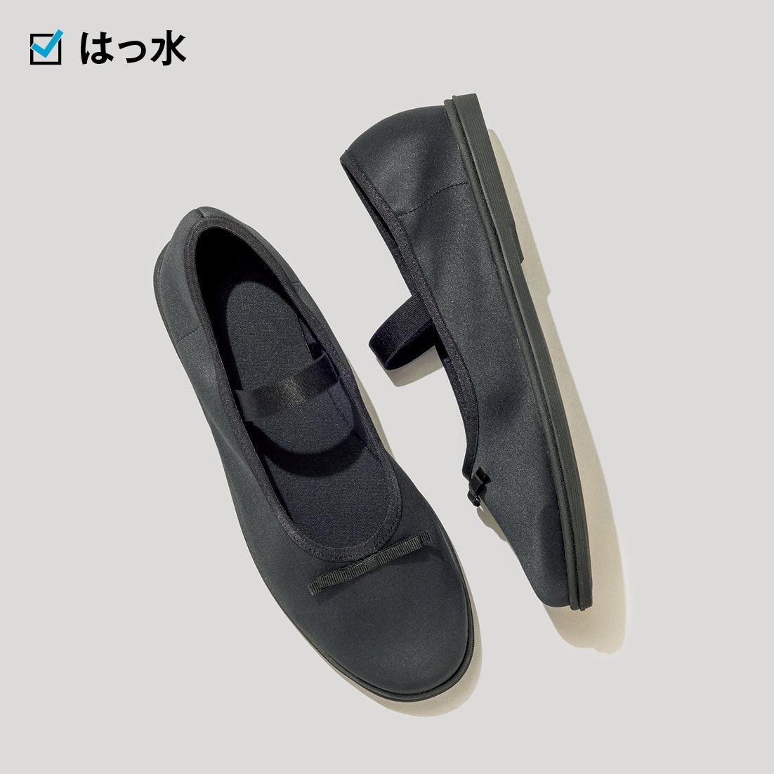 アッパーははっ水加工の生地を使用。クッション性のあるインソールも心地いい。2990円（無印良品 銀座）