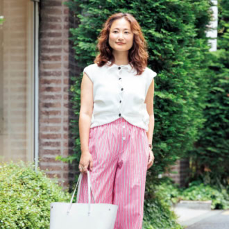 【40代スナップ】夏映えするカラーパンツコーデ！ 大人はどうはく？｜ロンハーマンPR 阿部真澄美さん