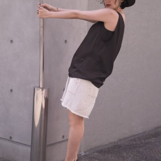 大人の肌見せコーデ