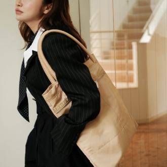 LeSportsac×神崎恵コラボアイテム。キャリートート