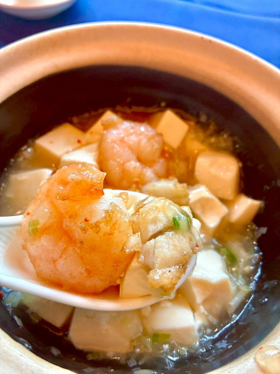 中国料理「藍海」で楽しめる。しまうら真鯛入り　海鮮塩麻婆豆腐。鯛のうまみが口に広がります。