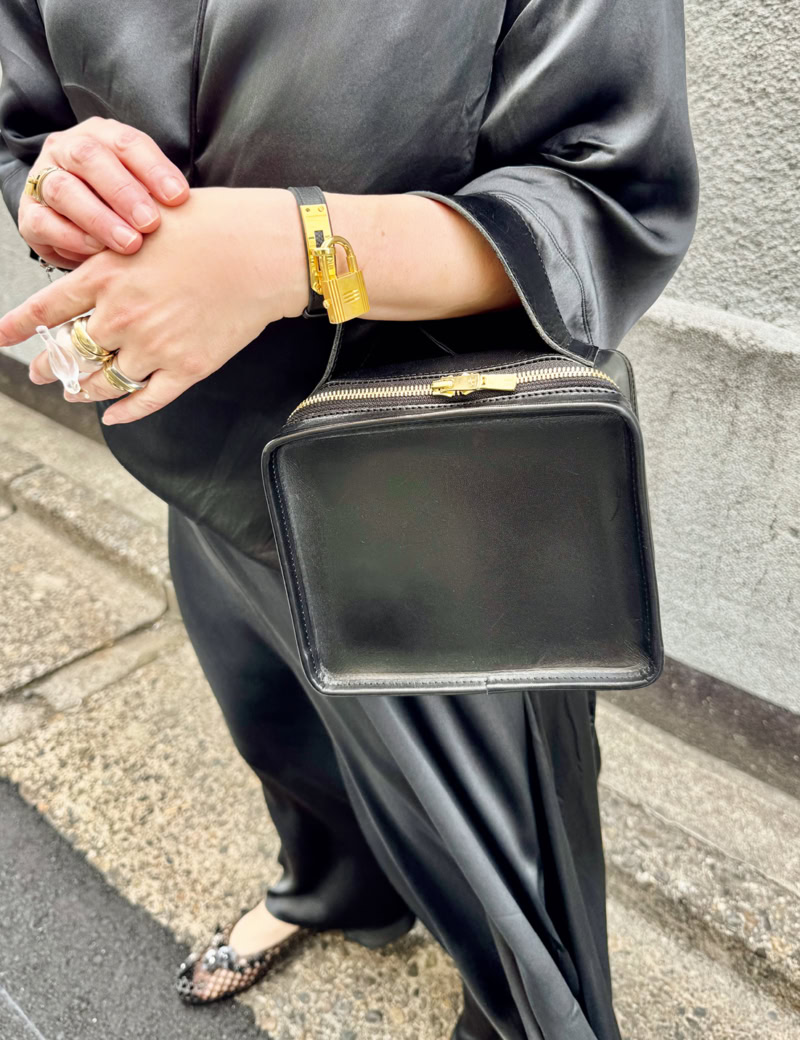 「ボックス型のコロッとした形が好み。アクセ感覚で持てて、着こなしのアクセントに」バッグ/ライフスタイリスト