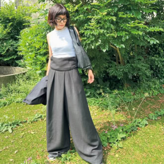 【40代スナップ】エッジィに着こなすモードなワイドパンツ｜かがやき隊 高本有理子さん