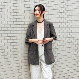 【40代スナップ】黒に続いて白も買い足し！ 使いまわし抜群のレースキャミコーデ ｜ジャーナル スタンダード レサージュ プレス 市川綾子さん