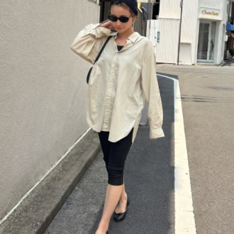 〈サブリナパンツ〉シャツをばさっと羽織って海外セレブ風に