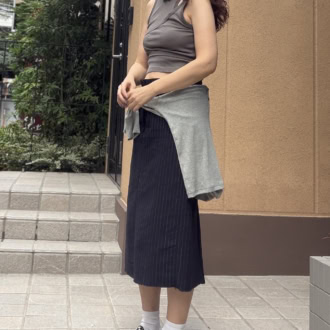 おしゃれメンズにレクチャーしてもらったのですが、あえてラフに腰巻きするのがこなれて見せるコツだとか！