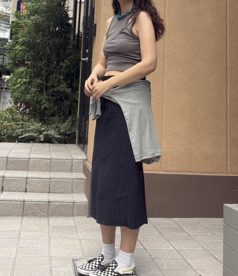 おしゃれメンズにレクチャーしてもらったのですが、あえてラフに腰巻きするのがこなれて見せるコツだとか！