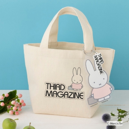 GLOW 2026年10月号2026年10月号 付録【ミッフィー/サードマガジン リップケースにもなるチャーム付きトートBAG】 SIZE(約)<br />
【バッグ】縦20×横(上部)29・(底部)17×マチ13cm<br />
【ミッフィーチャーム】縦15×横10cm<br />
【ロゴチャーム】縦2.5×横6cm<br />
※持ち手、ストラップの長さは含まれません。<br />
※バック、ポーチ以外は付録に含まれません。
