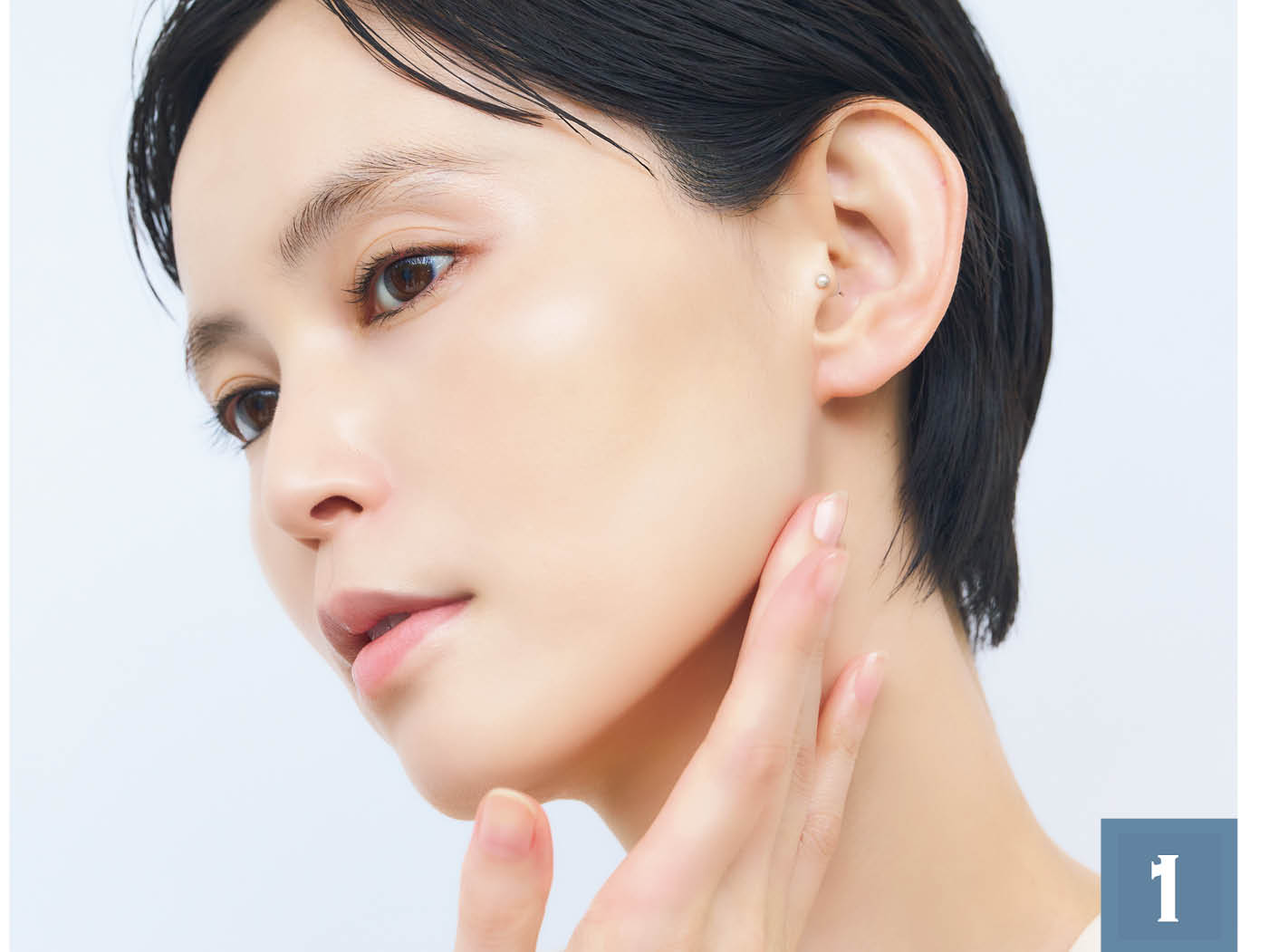 引いた影をなじませます。上ではなく首の方へ。下に向かってなじませるのがポイントです。