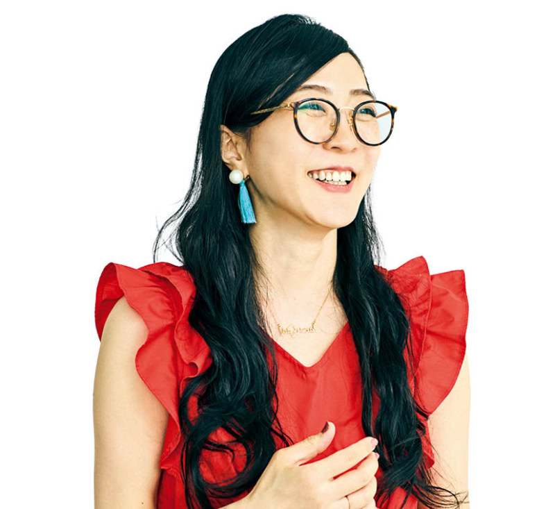 藤野翠さん/フリーランスの日本語教師。夫の仕事の都合でドバイに駐在した経験が。小学校3年生と5年生、二児の母。自分なりに株式投資にも挑戦中。