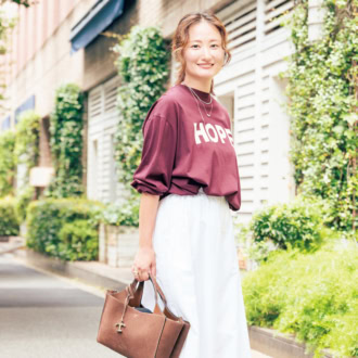 【40代足元スナップ】旬のレオパード柄は、スニーカーで差し込むのがお洒落上級者のテク｜ロンハーマン プレス 阿部真澄美さん