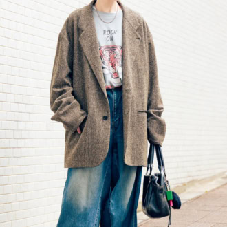 ジャケット／クリスタセヤ Tシャツ／ニュートーン デニムパンツ ／ジャーナル スタンダード ラックス バッグ／ポール ハーデン チャーム／ハリ ネックレス／クロムハーツ メガネ／ジェントル モンスター