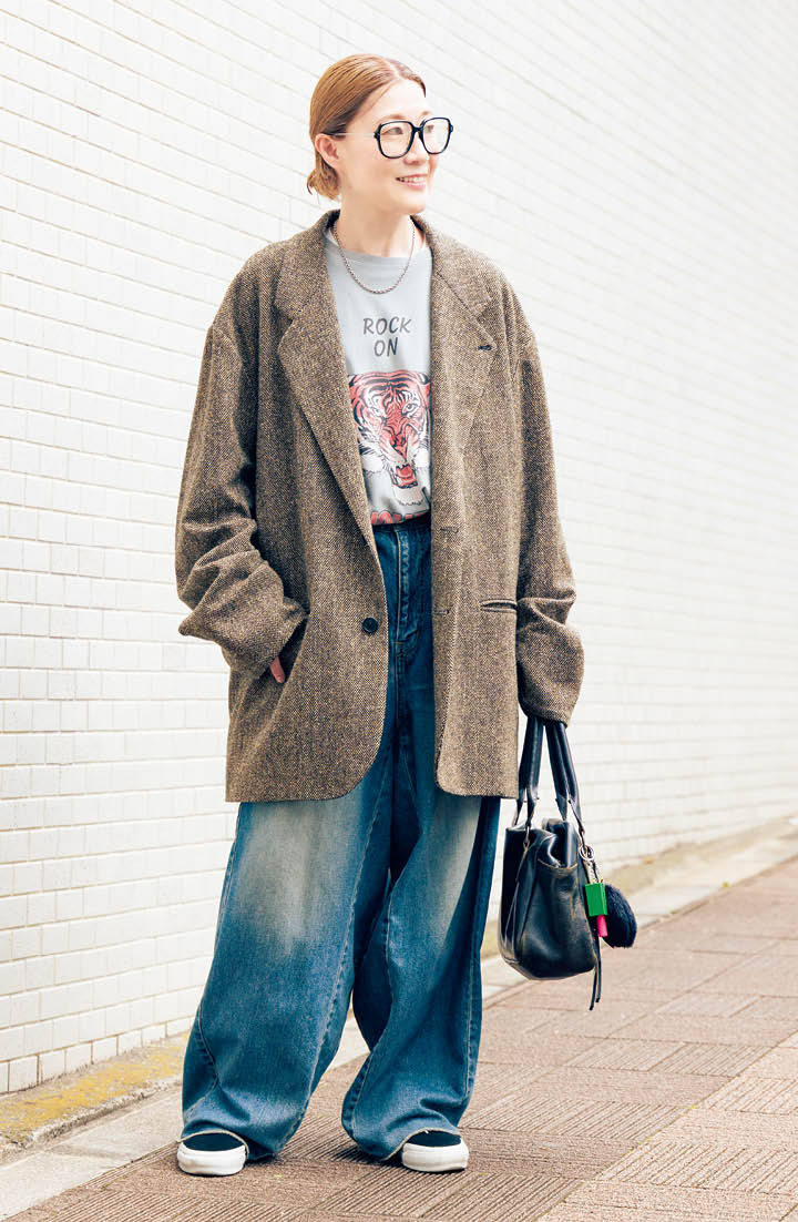 ジャケット／クリスタセヤ Tシャツ／ニュートーン デニムパンツ ／ジャーナル スタンダード ラックス バッグ／ポール ハーデン チャーム／ハリ ネックレス／クロムハーツ メガネ／ジェントル モンスター