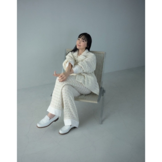 麻生久美子さんのマディソンブルーのコーデ