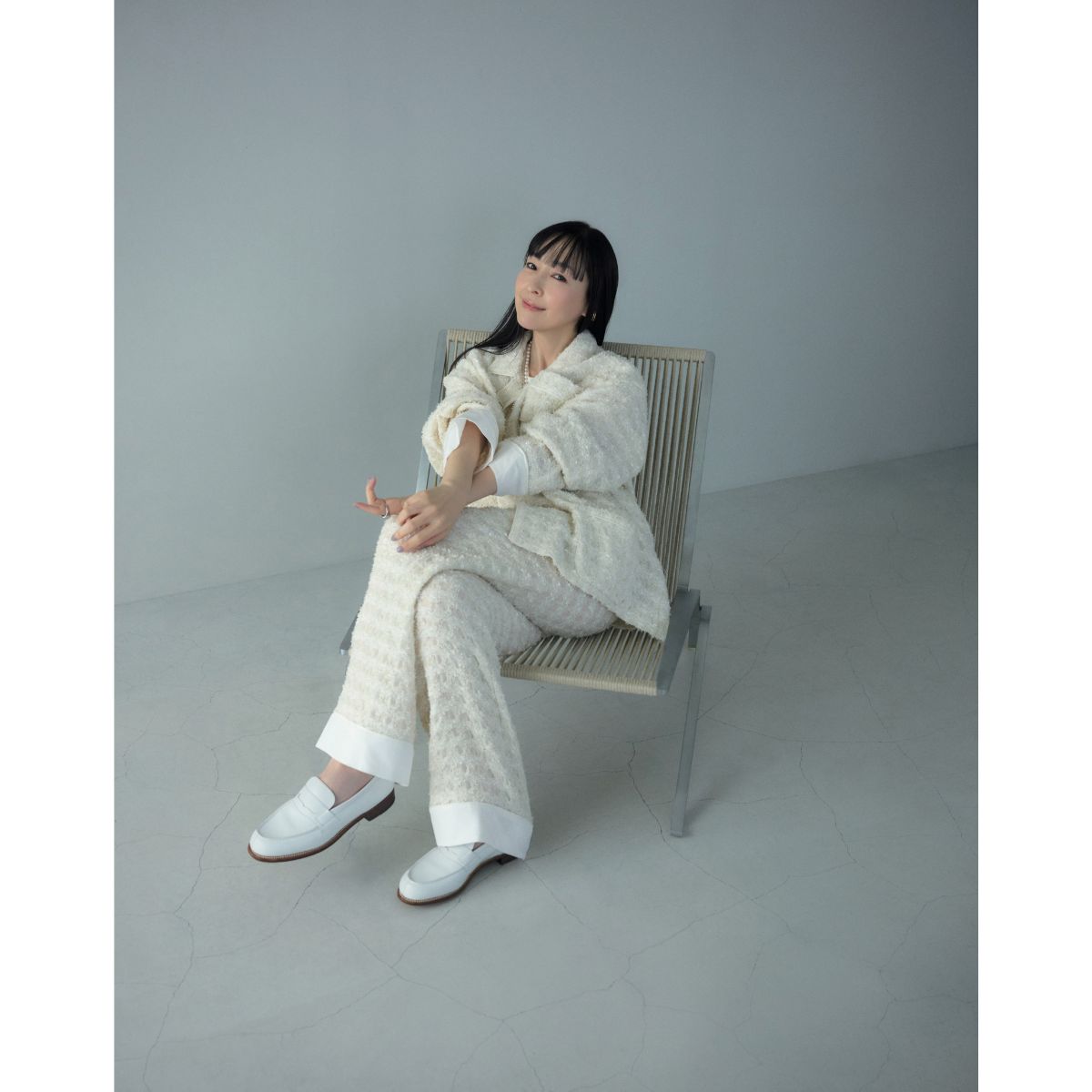 麻生久美子さんのマディソンブルーのコーデ