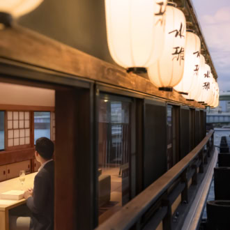 【インターコンチネンタルホテル大阪】水都の夜景と美食を愉しむ、貸切のリバークルーズ。80周年に出合う、ラグジュアリーのその先へ