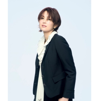 吉瀬美智子さんが纏う、2026秋のルイ・ヴィトン。大人を魅せる新しいエレガンス【40代ファッション】