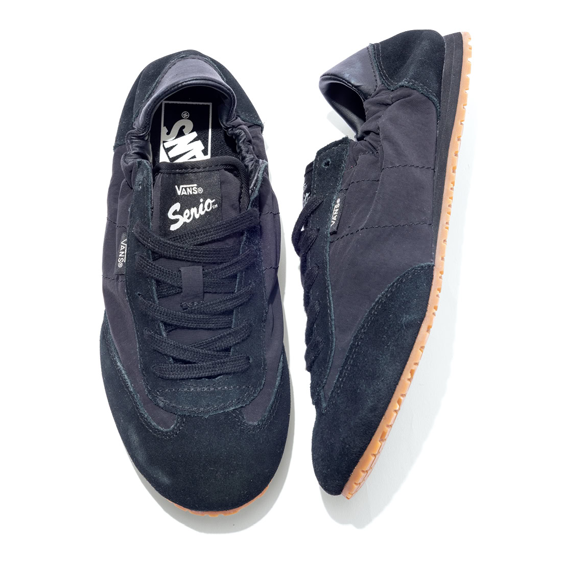 アッパーが柔らかくて快適。かかとを折りたたんではける。1万1550円（Vans／VANS JAPAN カスタマーサポート）
