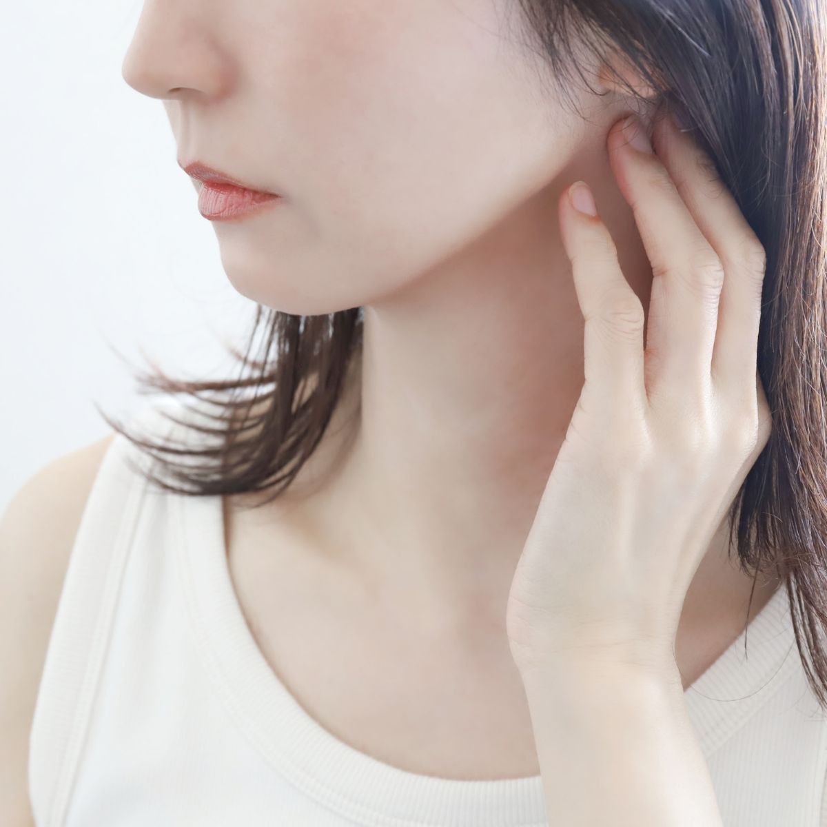 頭痛に悩む女性