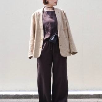 リネンブレンドブラウス（UNIQLO） リネンブレンドイージーパンツ（UNIQLO）