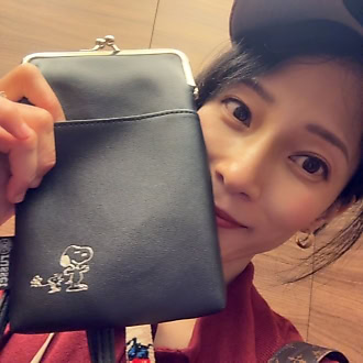 【付録レポ】「ラシット×スヌーピー」のがま口スマホショルダーが甘すぎず上品に決まる！ちょっとしたお出かけにかなり使えます｜かがやき隊 池田愛未
