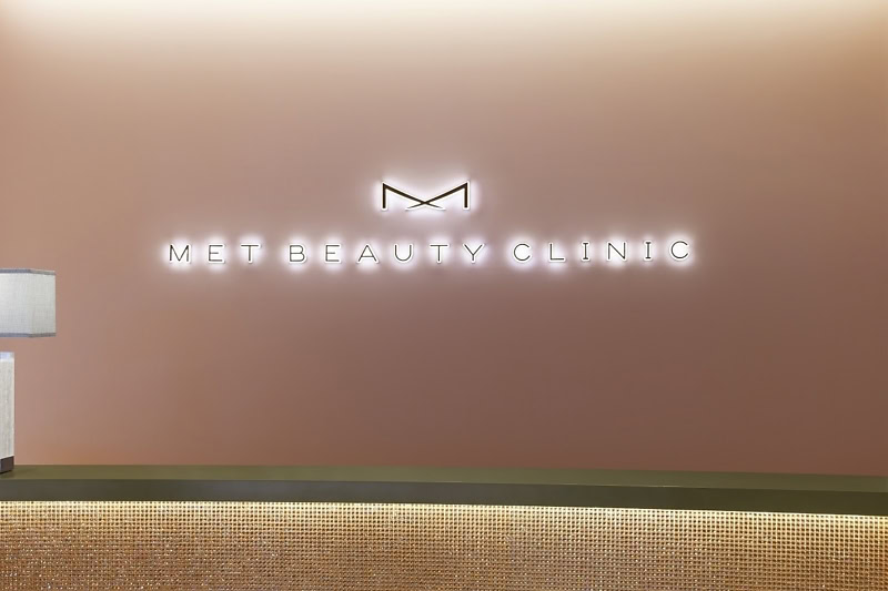 東京都港区南青山5-11-9 レキシントン青山2F　0120-776-123 https://www.met-beautyclinic.jp/